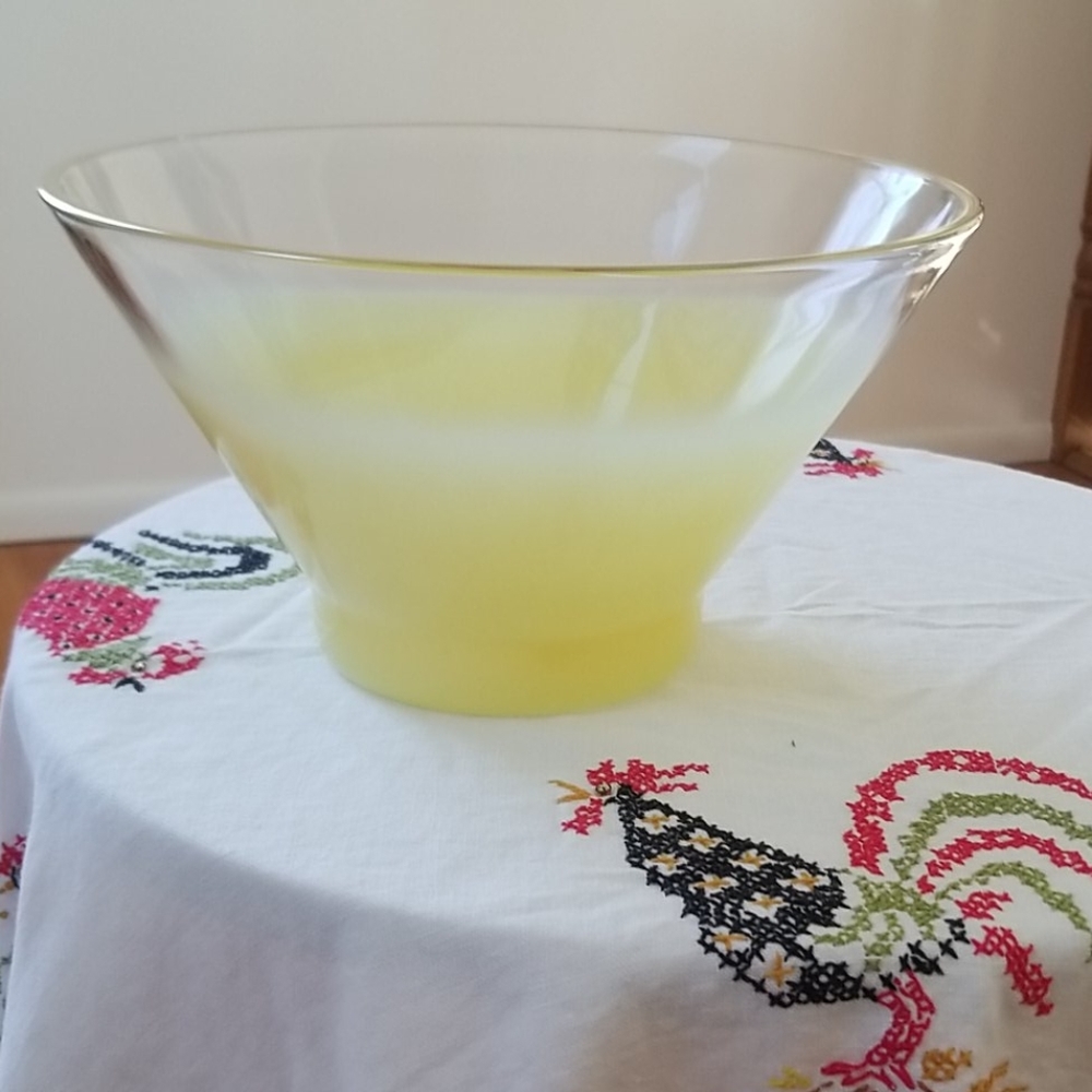 VTG Mid Century lemon yellow frosted glass bowl